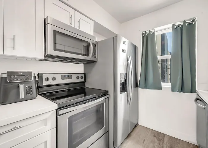 Modern 2 Bed Near Honorhealth Asu And Town Free Parking Apartment Tempe